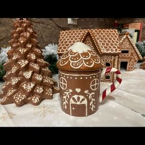 Pottery Barn Gingerbread house mug with a lid